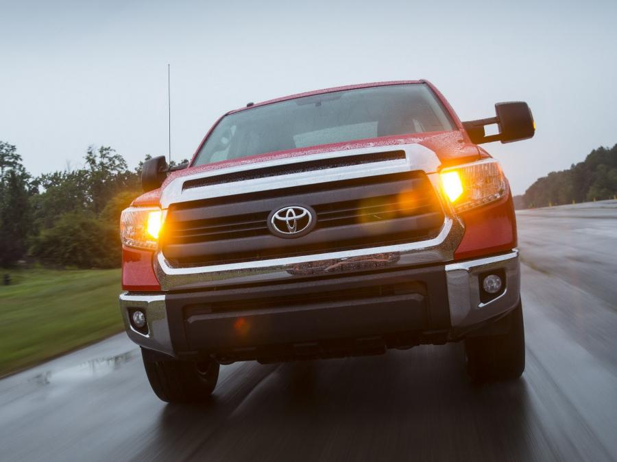  Toyota Tundra Double Cab SR5 by TRD 2013 года  (фото 8 из 18)